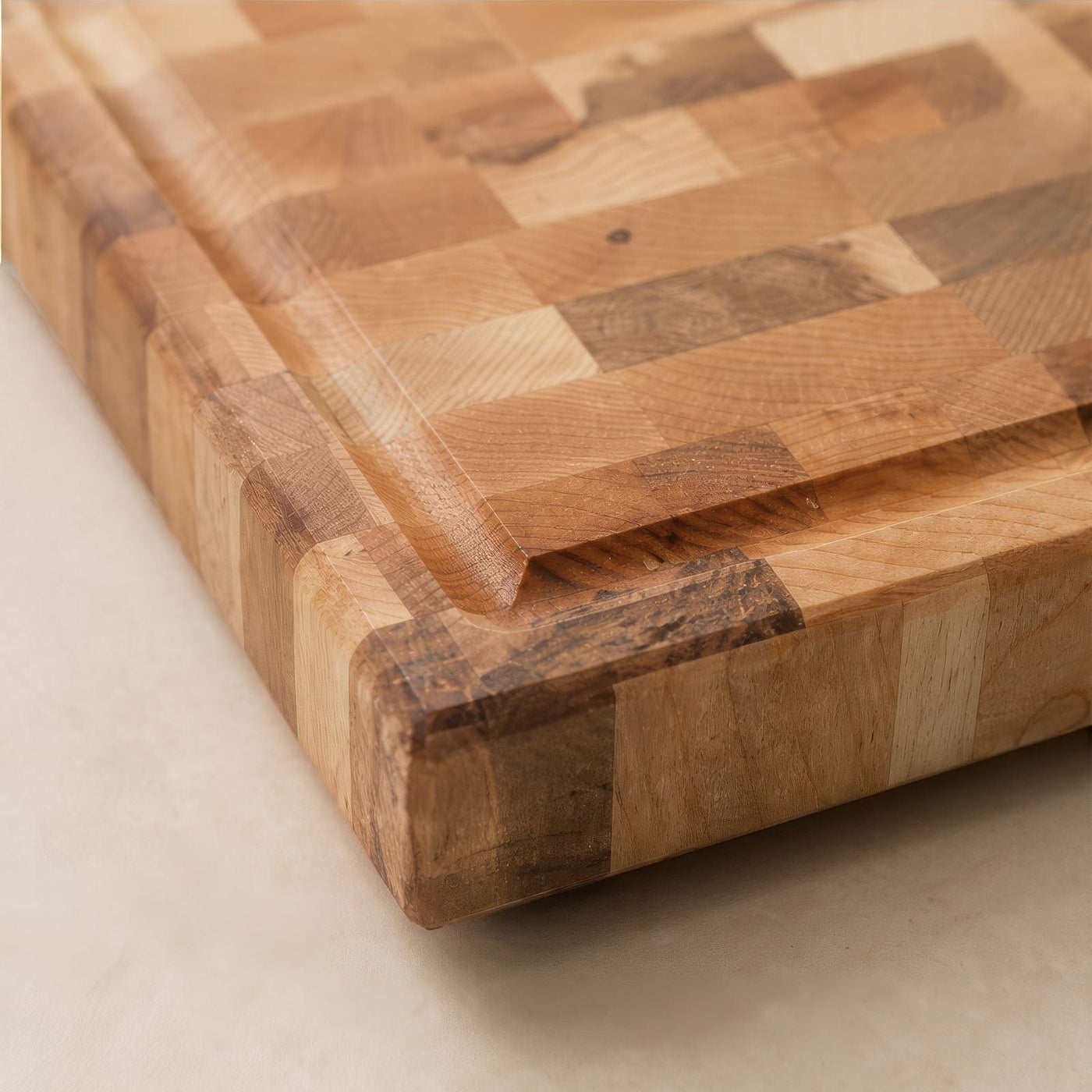 Bridlewood luxury cutting board detail view for corporate gifting by Write On Wood.