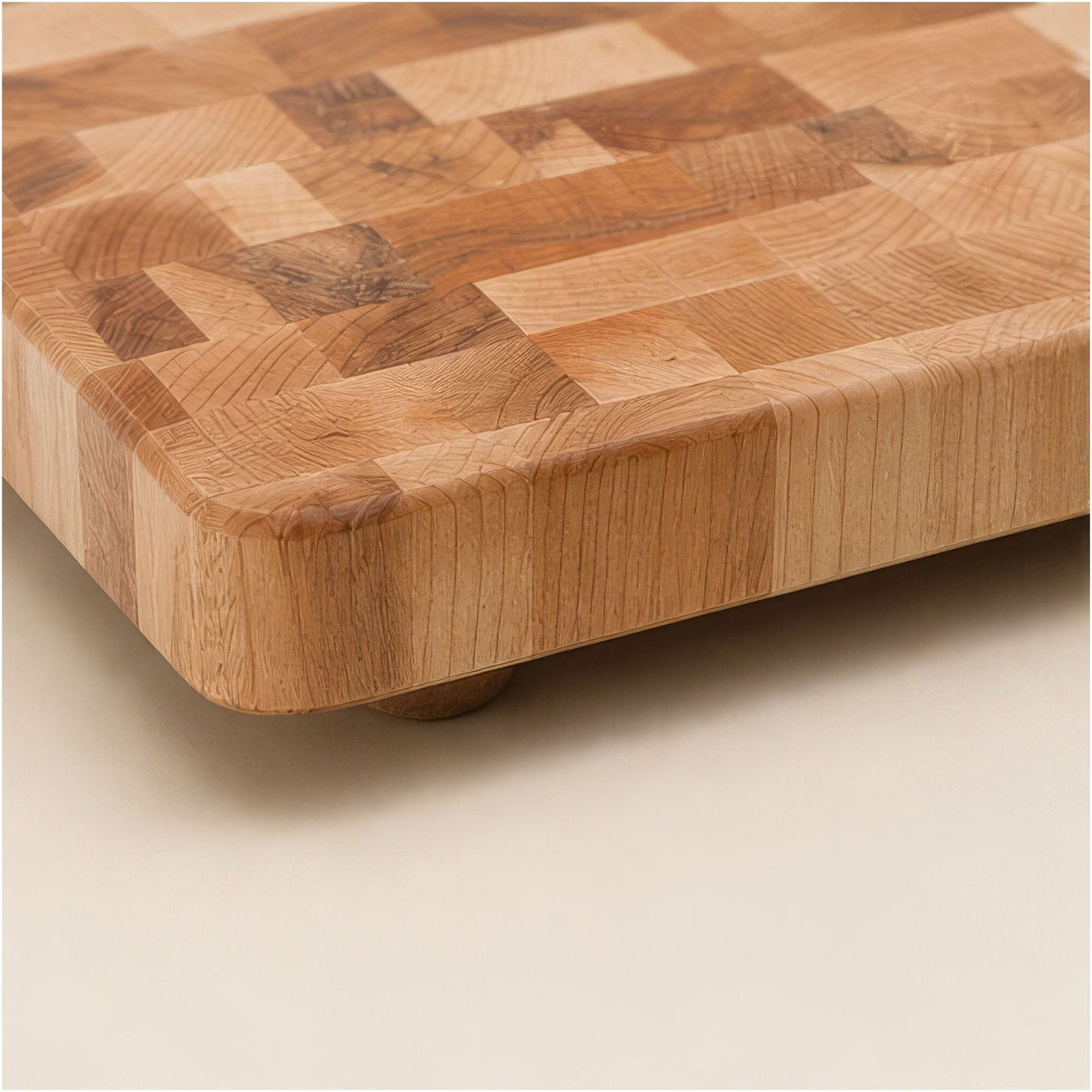 Lakewood luxury cutting board detail view for corporate gifting by Write On Wood.