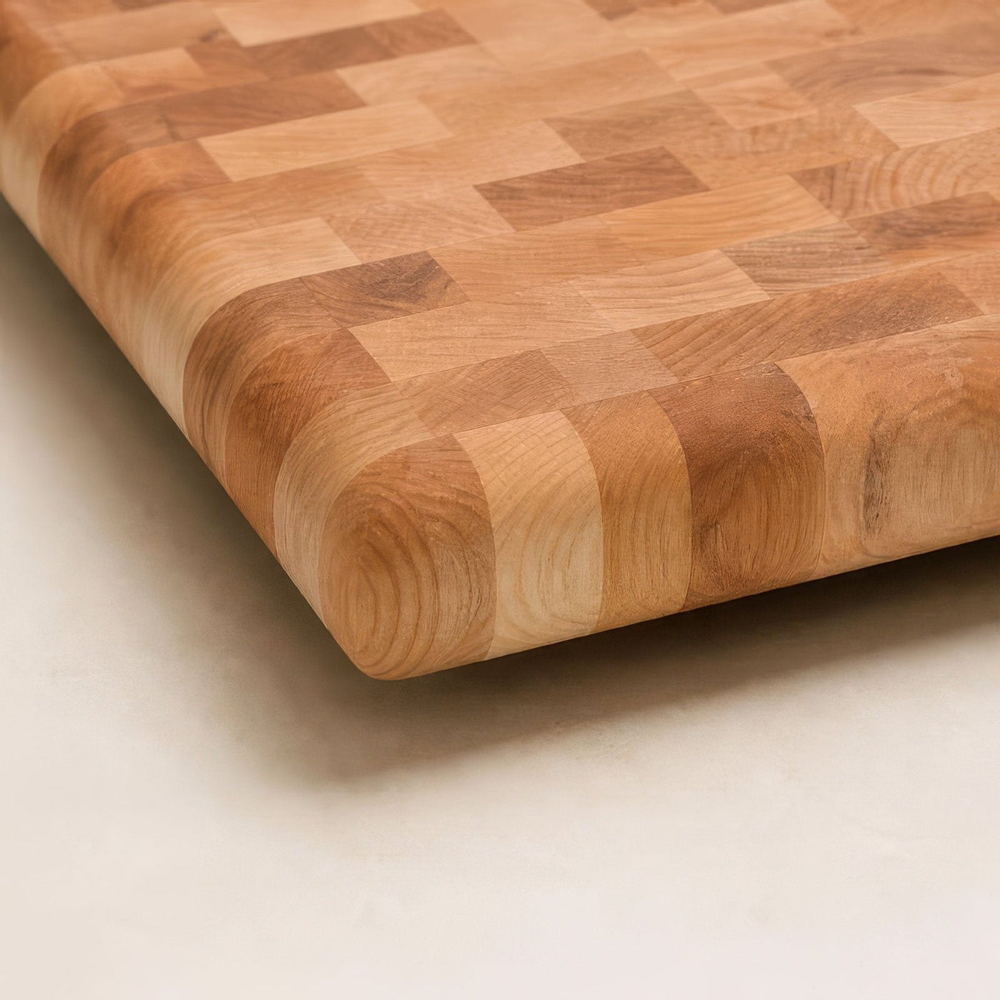 Wynwood luxury cutting board detail view for corporate gifting by Write On Wood.